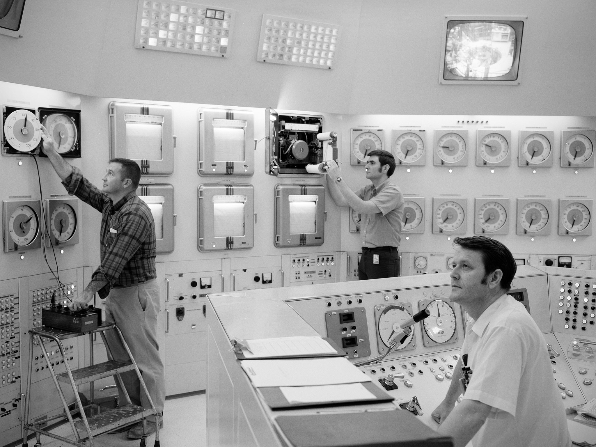 operators in the Plum Brook reactor control room